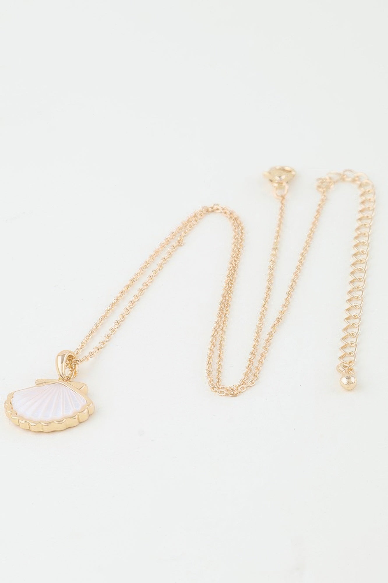 Crowned Energy CO. Gold Cream CCWHOLESALECLOTHING Necklaces Classic Seashell Pendant Necklace