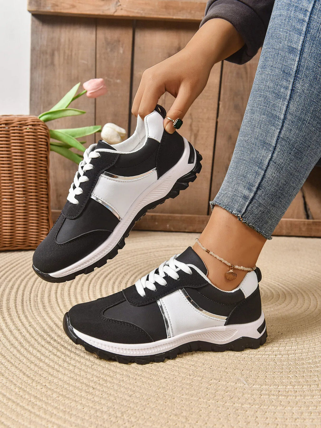 Crowned Energy CO. Black / 36 Trendsi sneakers Contrast Lace Up Sneakers