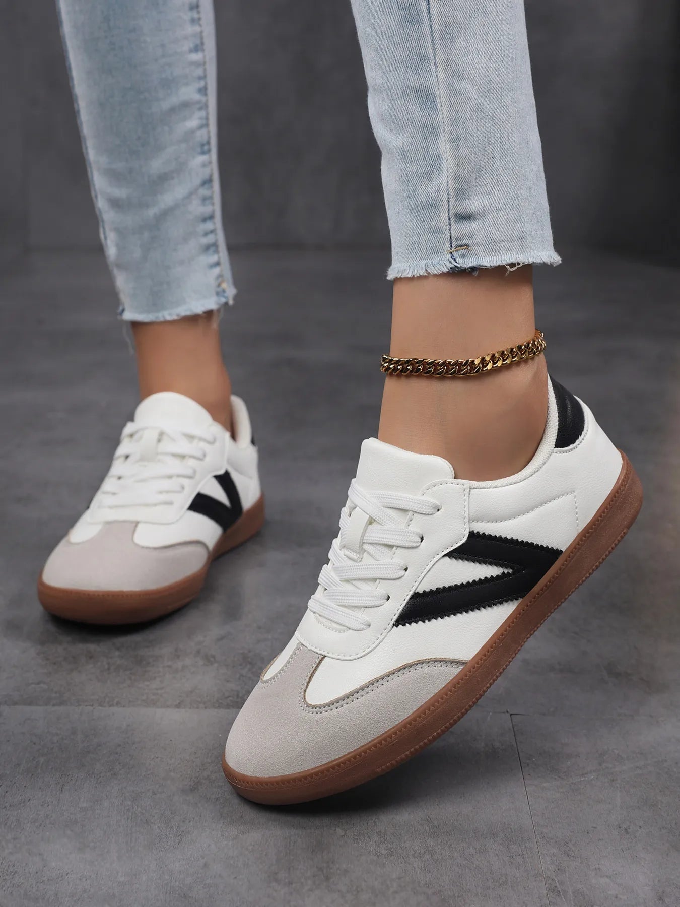 Contrast Round Toe Sneakers - Crowned Energy CO.