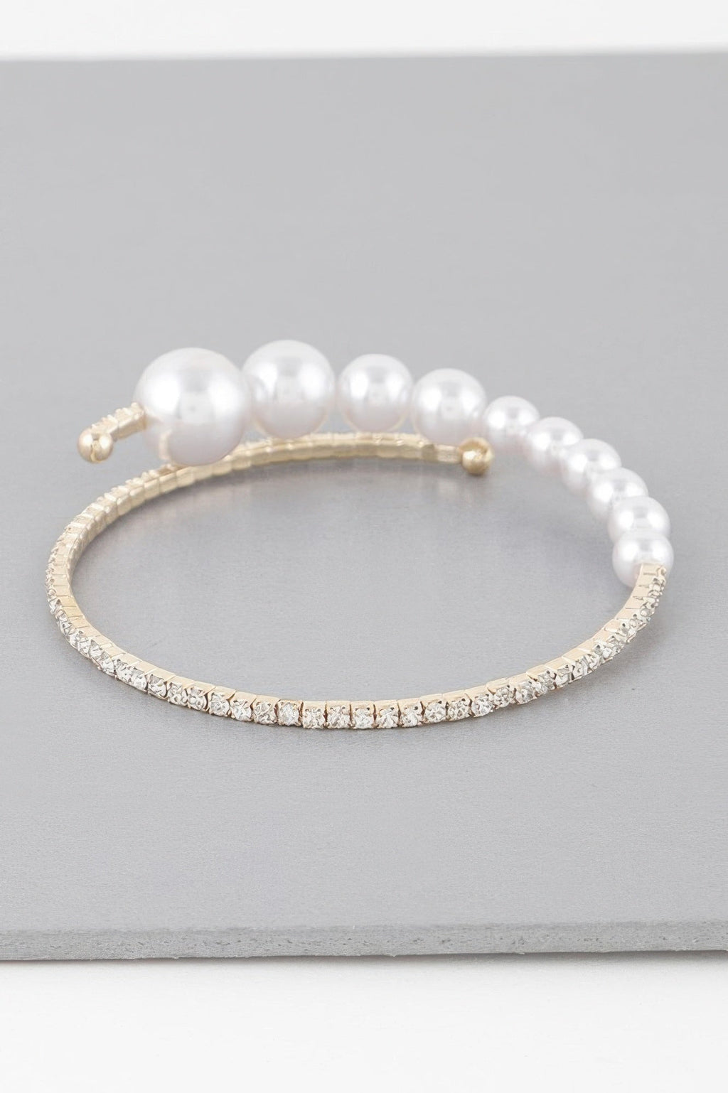 Gradual Pearl Jeweled Bracelet - Crowned Energy CO.